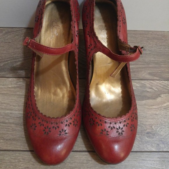 Gorgeous Bos & Co Leather Heels - Picture 2 of 5